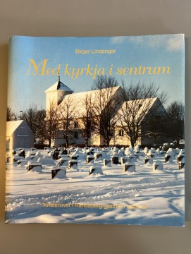 Med kyrkja i sentrum (Birger Lindanger)